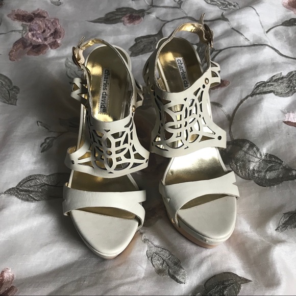 Charles David ankle strap wedge! ☀️ - Picture 4 of 5